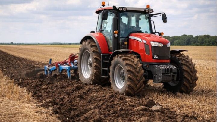 Jaki traktor wybrać do orki na 10–20 hektarach